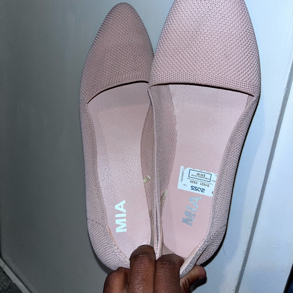 MIA Pointed toe flat shoe